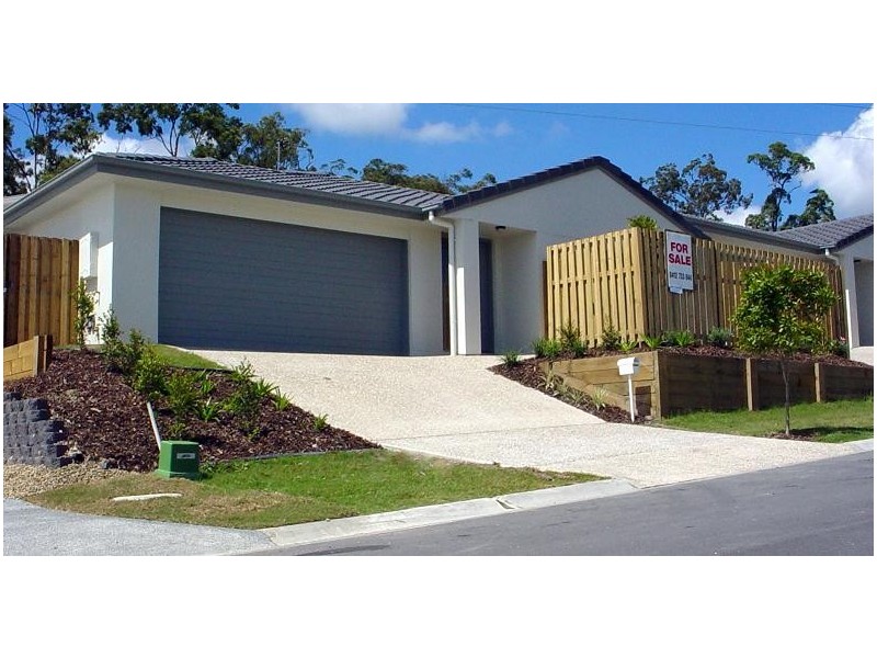 2/1  Jardine street, Pacific Pines QLD 4211