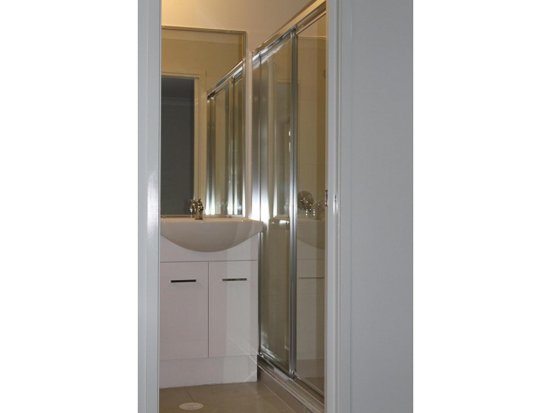 2/1  Jardine street, Pacific Pines QLD 4211