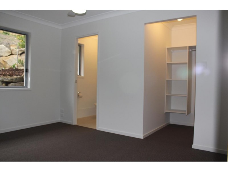 2/1  Jardine street, Pacific Pines QLD 4211