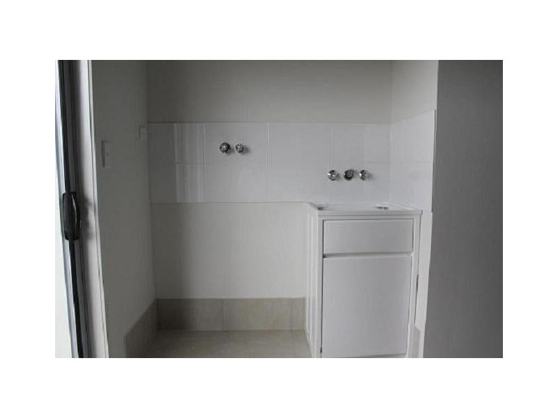 2/1  Jardine street, Pacific Pines QLD 4211