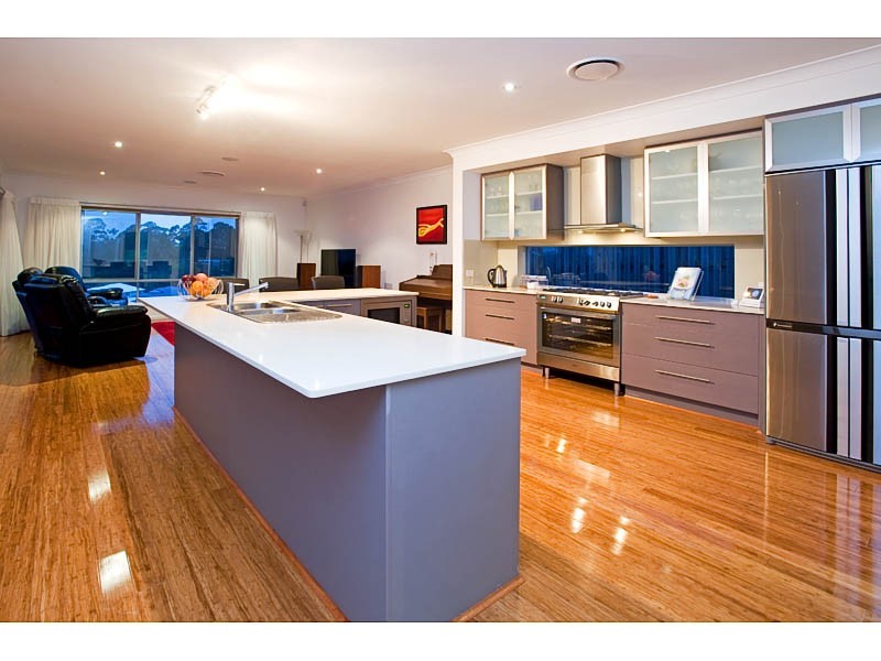 18 WUNBURRA CIRCLE, Pacific Pines QLD 4211