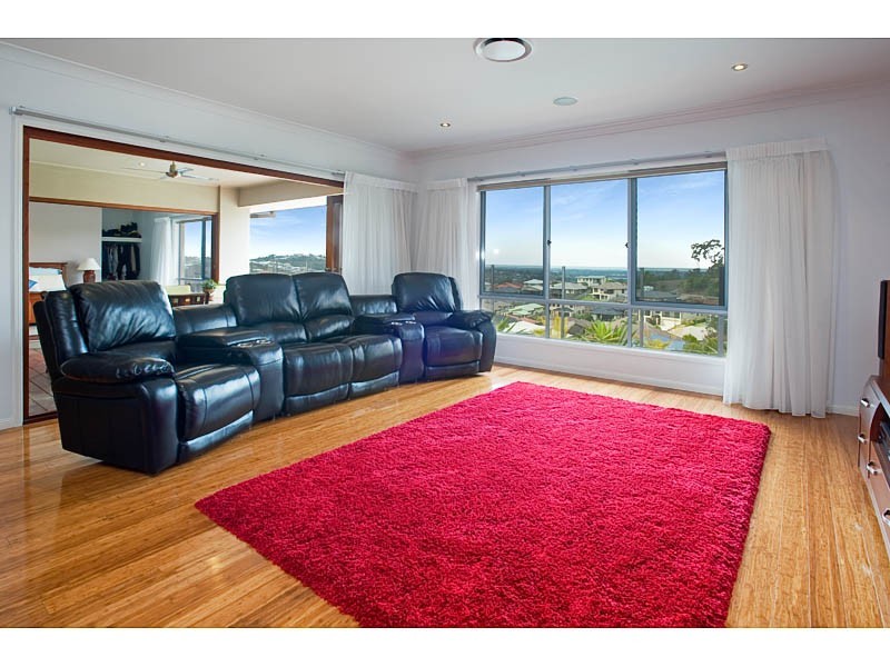 18 WUNBURRA CIRCLE, Pacific Pines QLD 4211