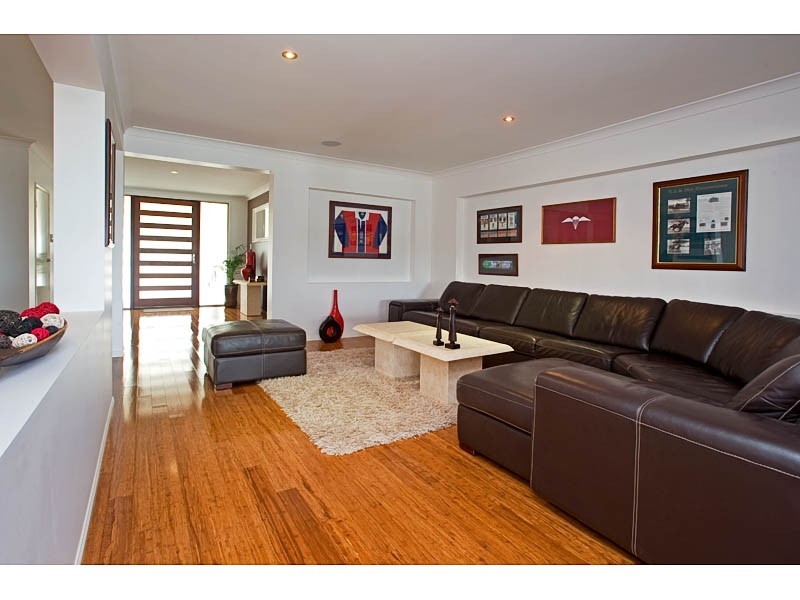 18 WUNBURRA CIRCLE, Pacific Pines QLD 4211