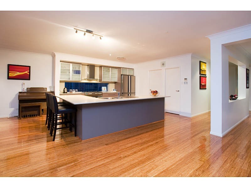 18 WUNBURRA CIRCLE, Pacific Pines QLD 4211