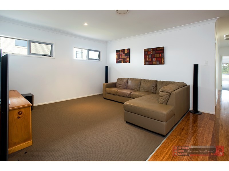 18 WUNBURRA CIRCLE, Pacific Pines QLD 4211