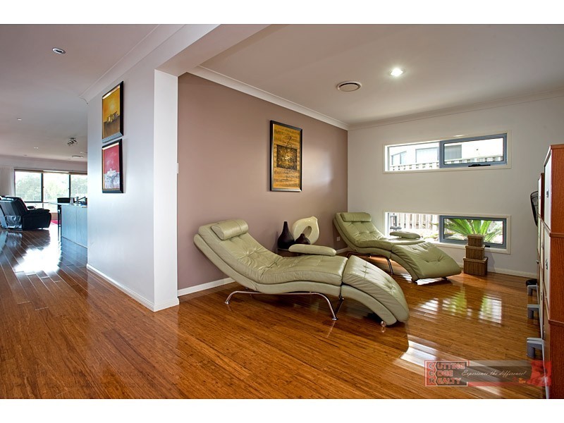 18 WUNBURRA CIRCLE, Pacific Pines QLD 4211