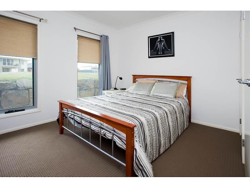 18 WUNBURRA CIRCLE, Pacific Pines QLD 4211