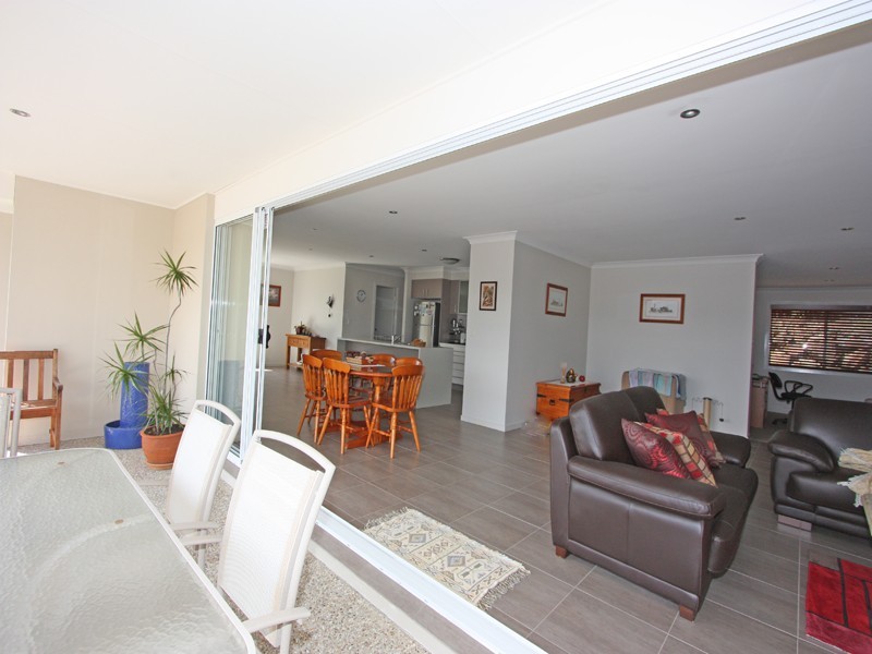 8 SANGSTER CRES, Pacific Pines QLD 4211