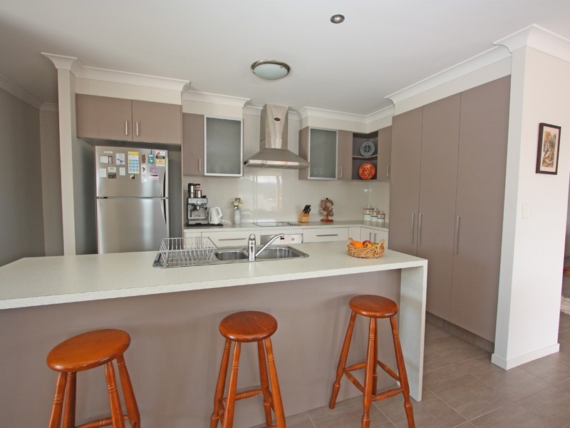 8 SANGSTER CRES, Pacific Pines QLD 4211