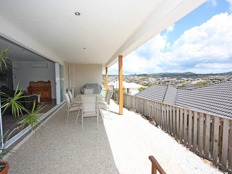 8 SANGSTER CRES, Pacific Pines QLD 4211