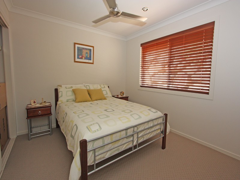 8 SANGSTER CRES, Pacific Pines QLD 4211