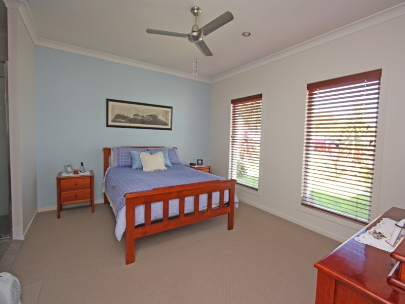 8 SANGSTER CRES, Pacific Pines QLD 4211