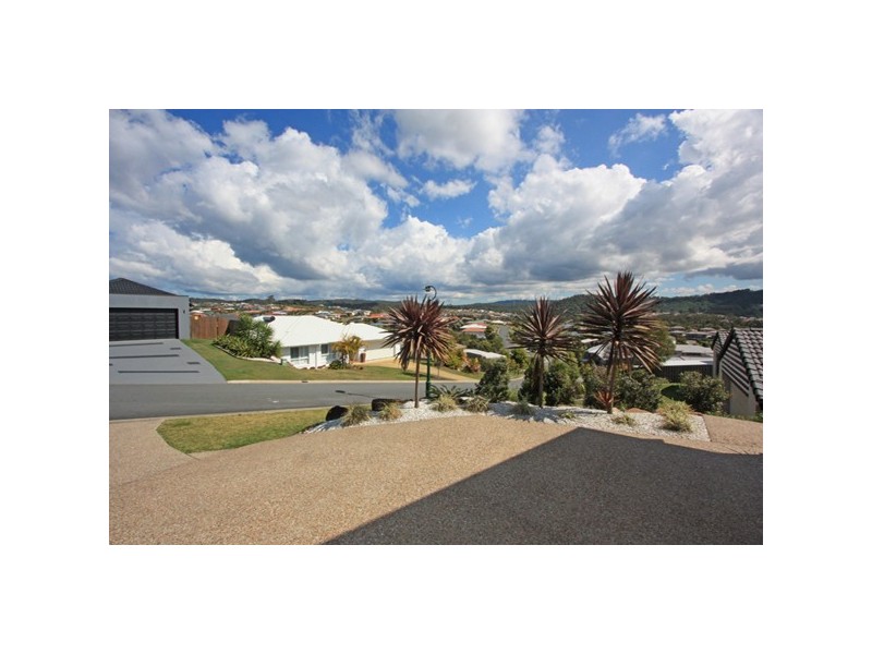 8 SANGSTER CRES, Pacific Pines QLD 4211