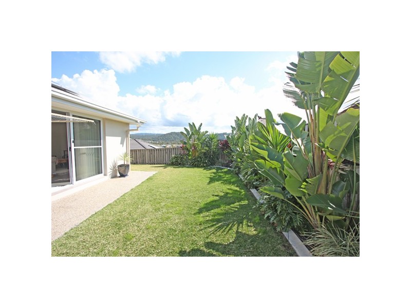 8 SANGSTER CRES, Pacific Pines QLD 4211