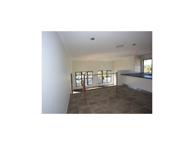 31 FLAMETREE CRES, Maudsland QLD 4210