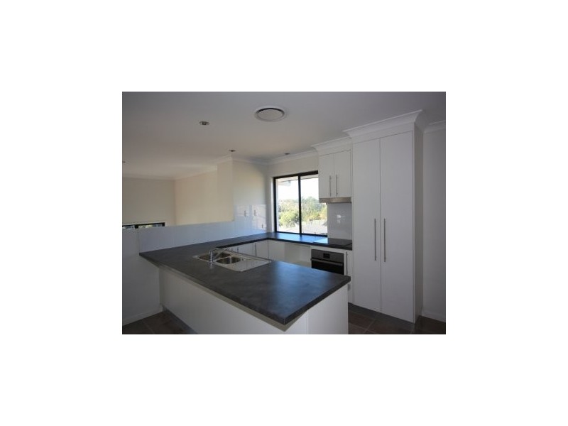 31 FLAMETREE CRES, Maudsland QLD 4210