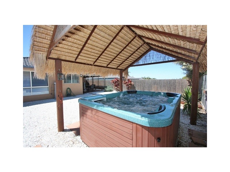 16 Molokai Cres, Pacific Pines QLD 4211