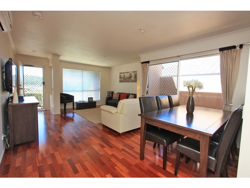 16 Molokai Cres, Pacific Pines QLD 4211