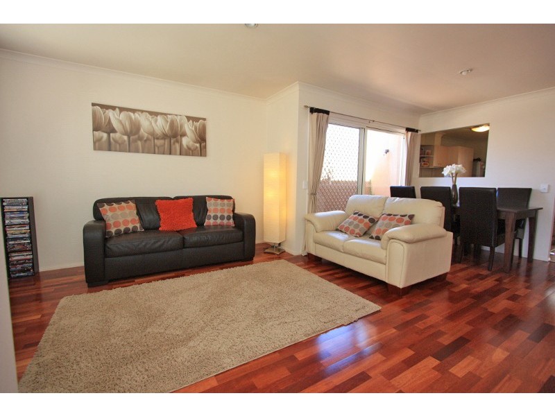 16 Molokai Cres, Pacific Pines QLD 4211