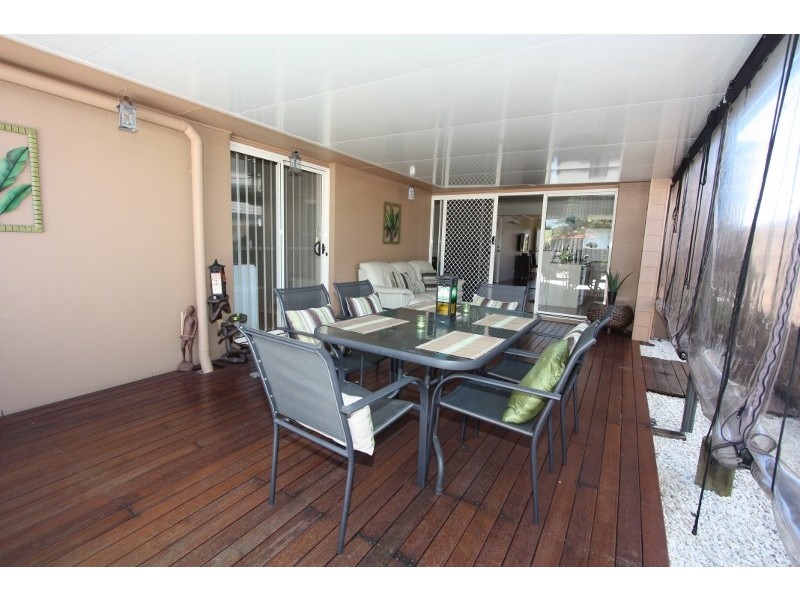 16 Molokai Cres, Pacific Pines QLD 4211