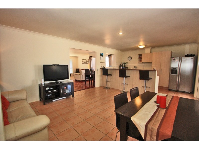 16 Molokai Cres, Pacific Pines QLD 4211