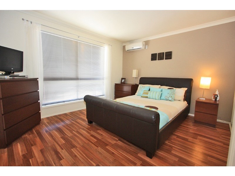 16 Molokai Cres, Pacific Pines QLD 4211