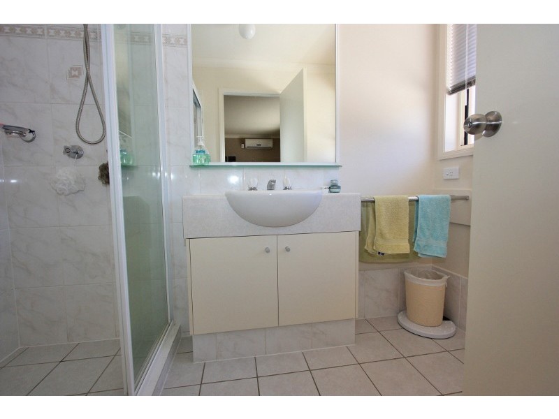 16 Molokai Cres, Pacific Pines QLD 4211