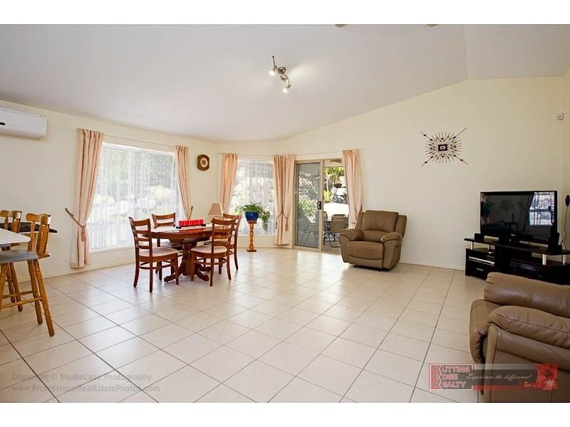 8 Carmarthen Circuit, Pacific Pines QLD 4211