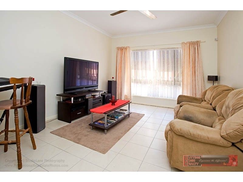 8 Carmarthen Circuit, Pacific Pines QLD 4211