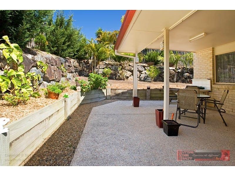 8 Carmarthen Circuit, Pacific Pines QLD 4211