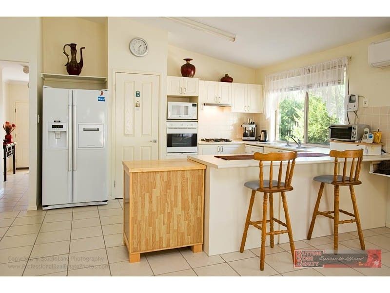 8 Carmarthen Circuit, Pacific Pines QLD 4211