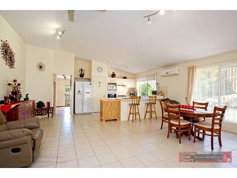 8 Carmarthen Circuit, Pacific Pines QLD 4211
