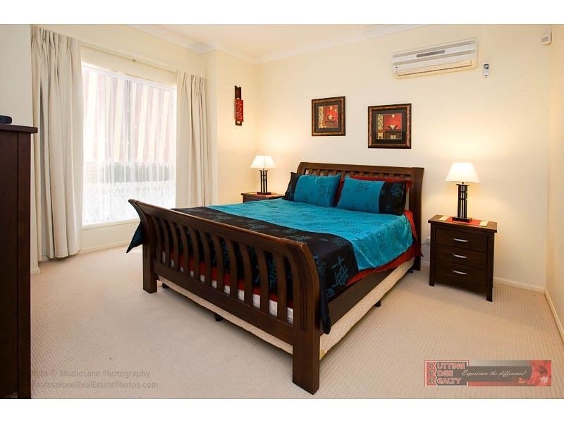 8 Carmarthen Circuit, Pacific Pines QLD 4211