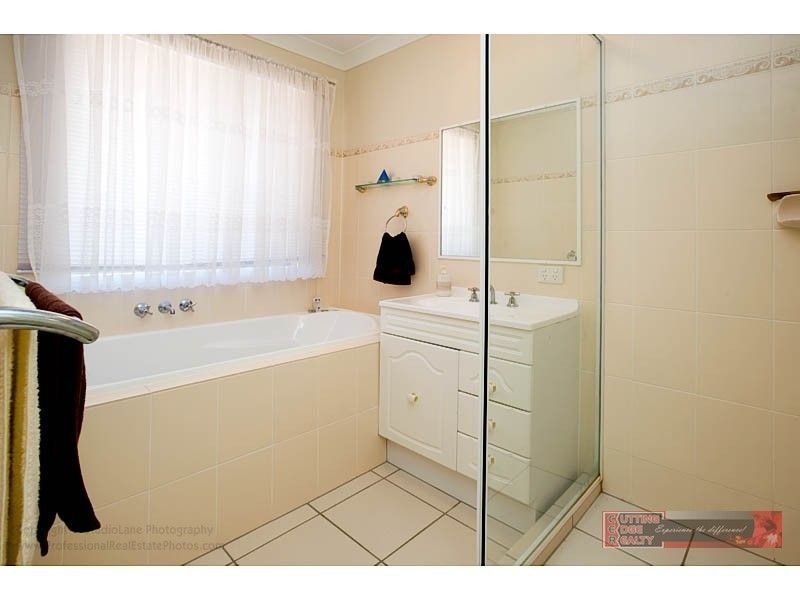 8 Carmarthen Circuit, Pacific Pines QLD 4211