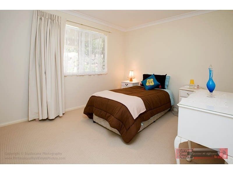8 Carmarthen Circuit, Pacific Pines QLD 4211