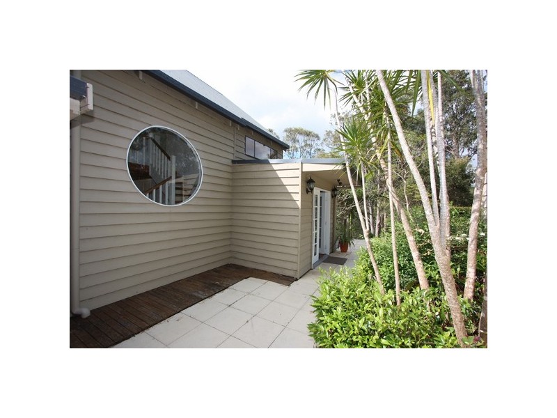 90 HOLLYROOD PL, Maudsland QLD 4210