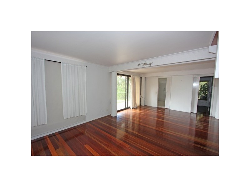 90 HOLLYROOD PL, Maudsland QLD 4210