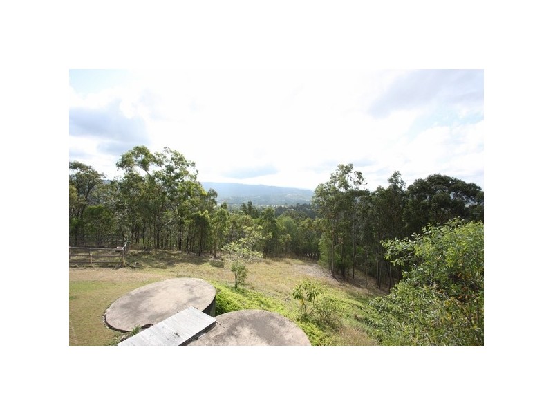 90 HOLLYROOD PL, Maudsland QLD 4210