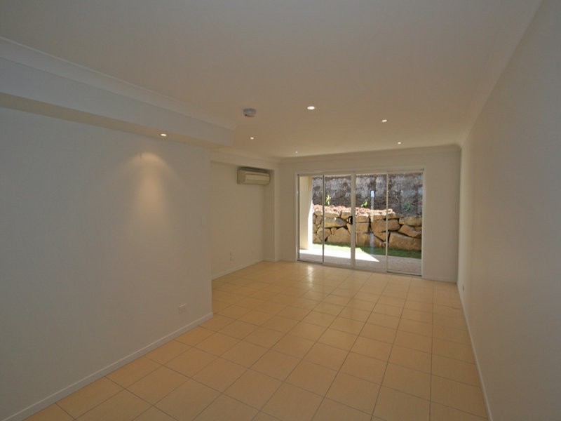 2/13 FILBERT ST, Upper Coomera QLD 4209