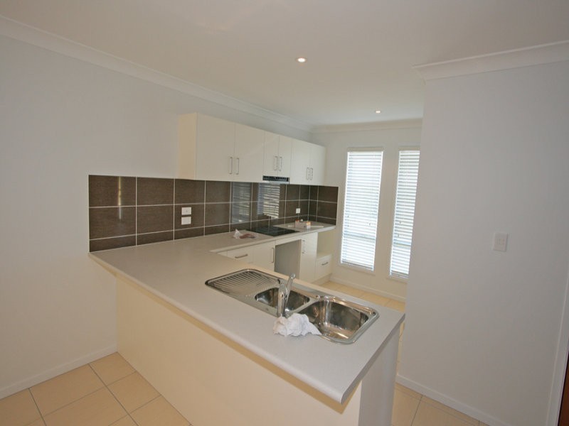 2/13 FILBERT ST, Upper Coomera QLD 4209
