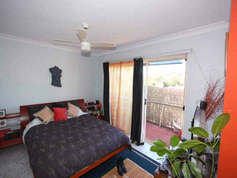 3 AVON CT, Pacific Pines QLD 4211