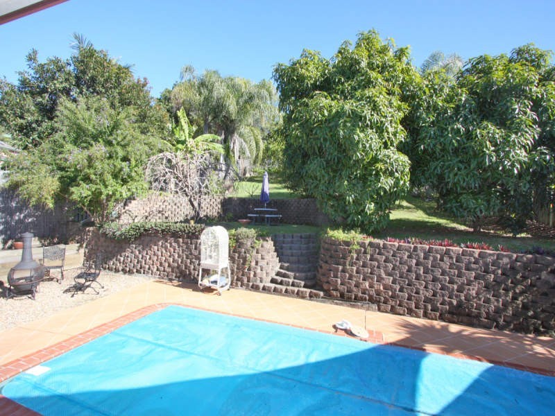 3 AVON CT, Pacific Pines QLD 4211