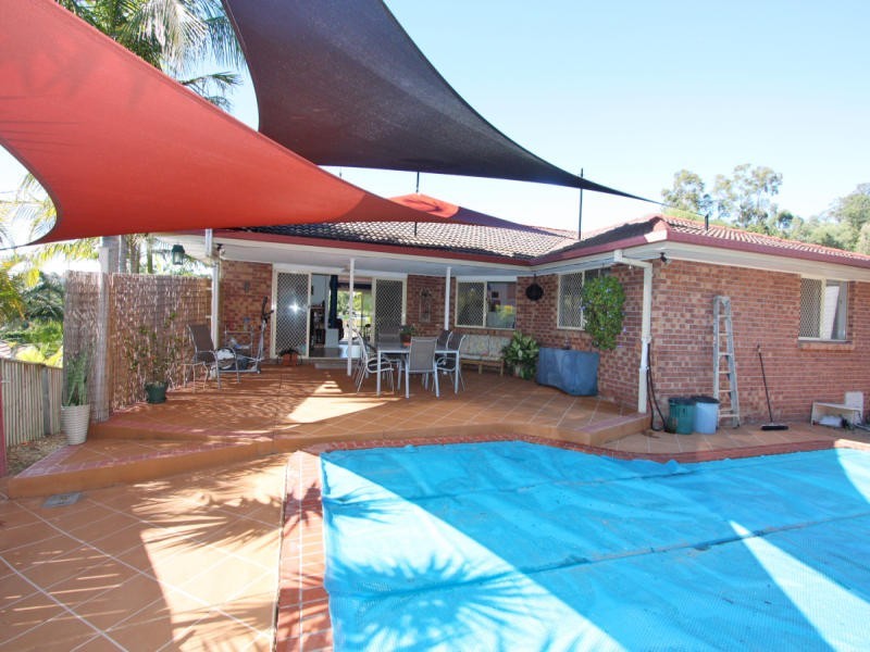 3 AVON CT, Pacific Pines QLD 4211