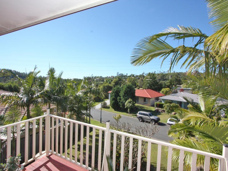 3 AVON CT, Pacific Pines QLD 4211
