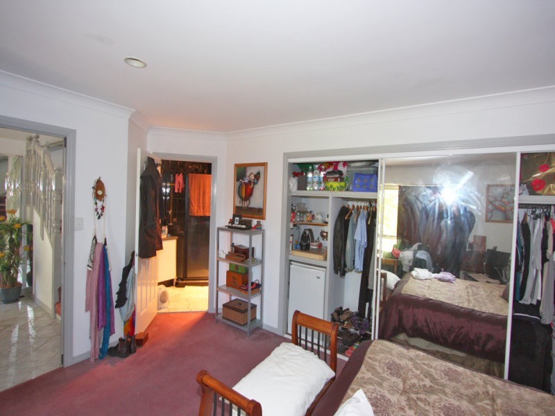 3 AVON CT, Pacific Pines QLD 4211