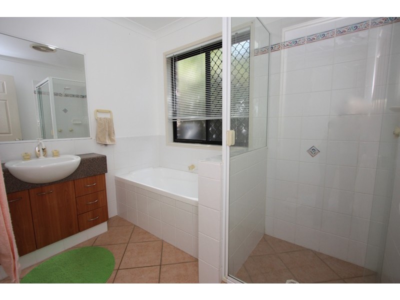 3 FLINT CT, Pacific Pines QLD 4211