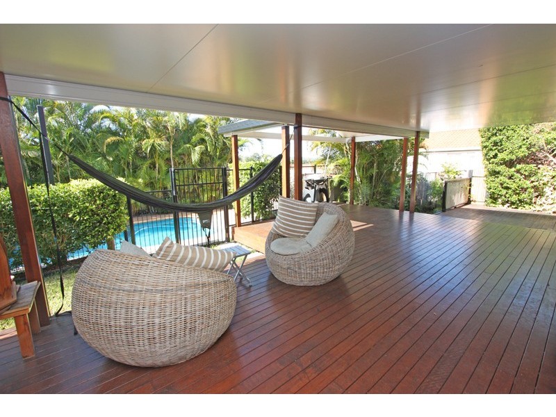 3 FLINT CT, Pacific Pines QLD 4211