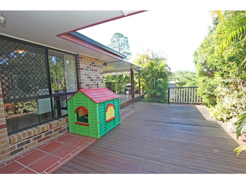 3 FLINT CT, Pacific Pines QLD 4211