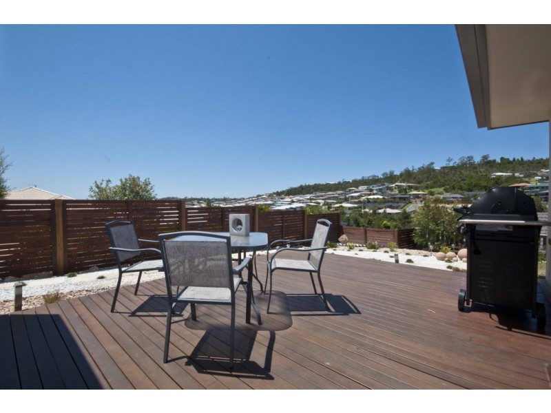 20 Kanangra Cres, Pacific Pines QLD 4211