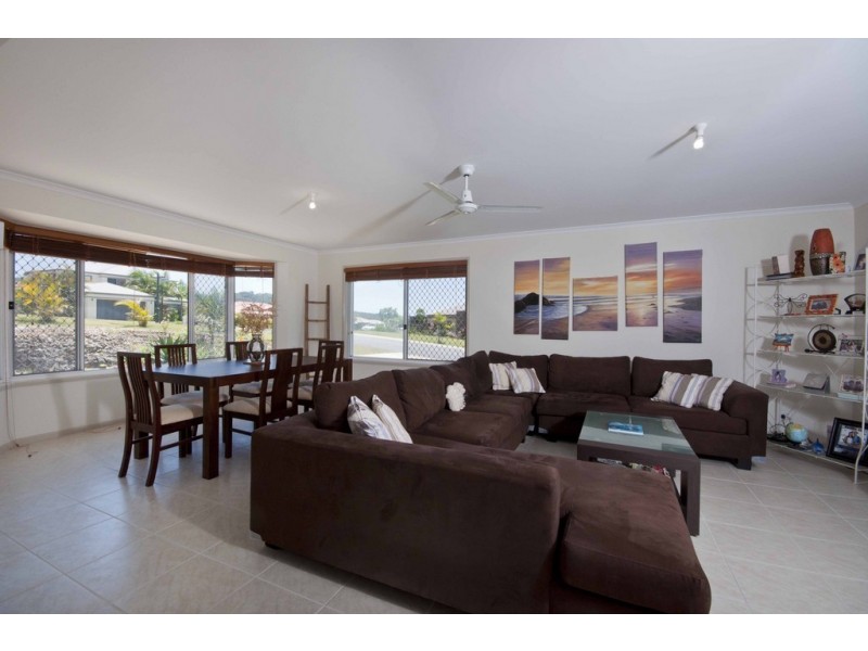 20 Kanangra Cres, Pacific Pines QLD 4211